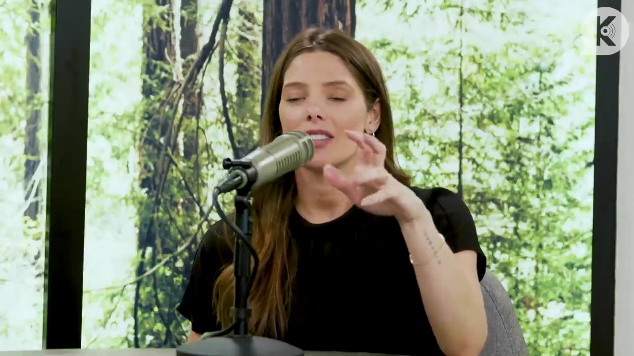 Ashley-Greene-dot-nl_TheTwilightEffect-BreakingDawnPart2-RewatchPart3of3-1737.jpg