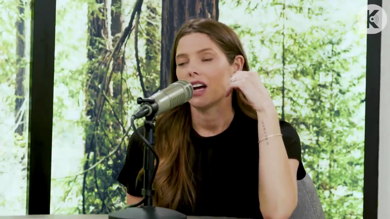 Ashley-Greene-dot-nl_TheTwilightEffect-BreakingDawnPart2-RewatchPart3of3-1754.jpg