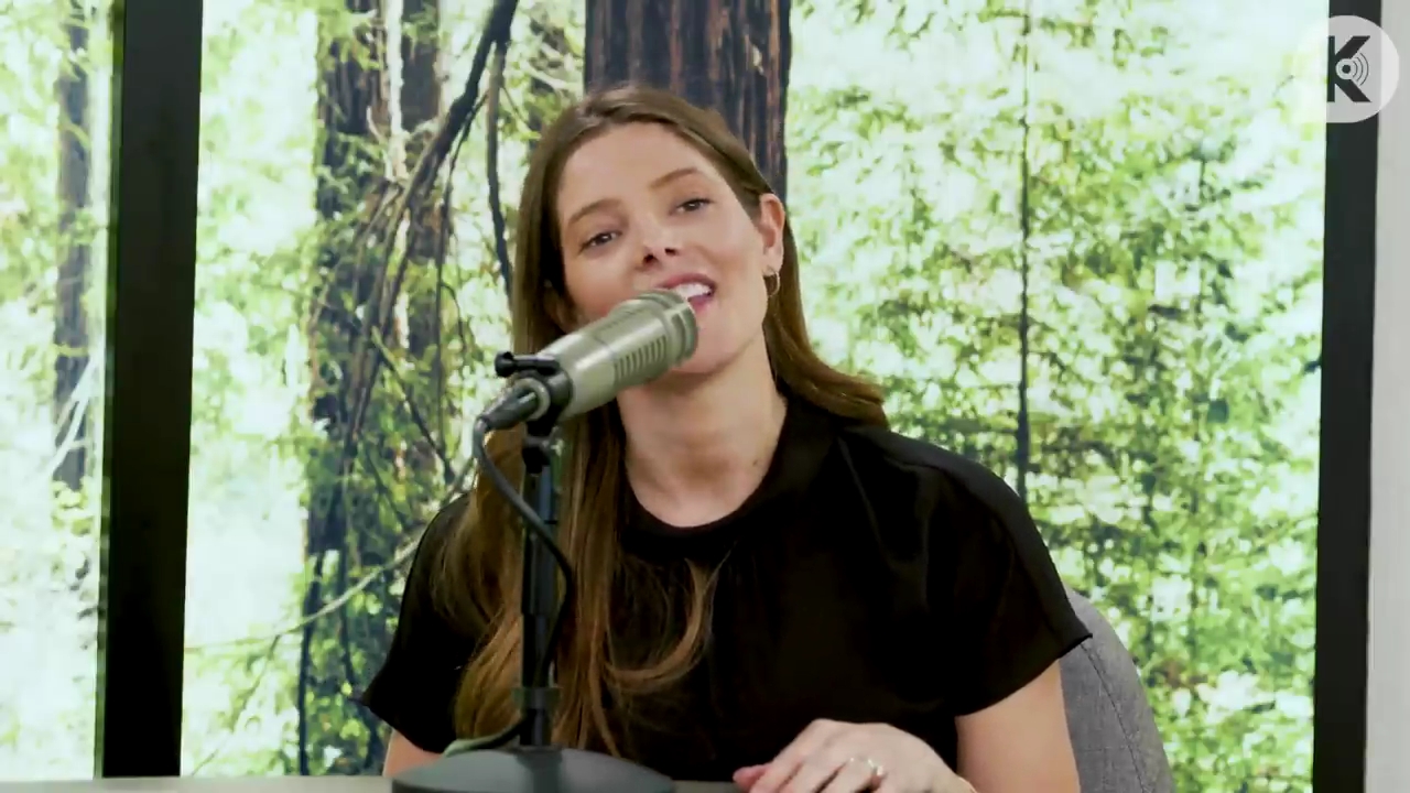 Ashley-Greene-dot-nl_TheTwilightEffect-BreakingDawnPart2-RewatchPart3of3-1990.jpg