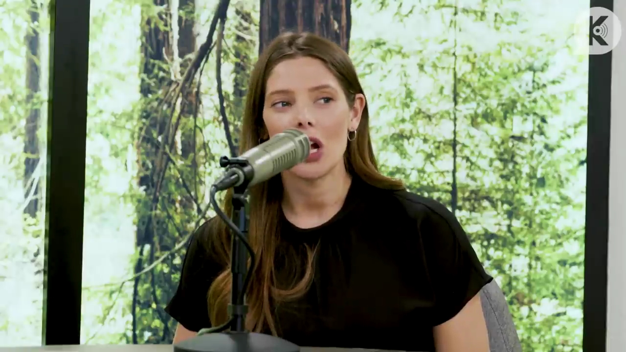 Ashley-Greene-dot-nl_TheTwilightEffect-BreakingDawnPart2-RewatchPart3of3-2001.jpg Ashley-Greene-dot-nl_TheTwilightEffect-BreakingDawnPart2-RewatchPart3of3-2001.jpg