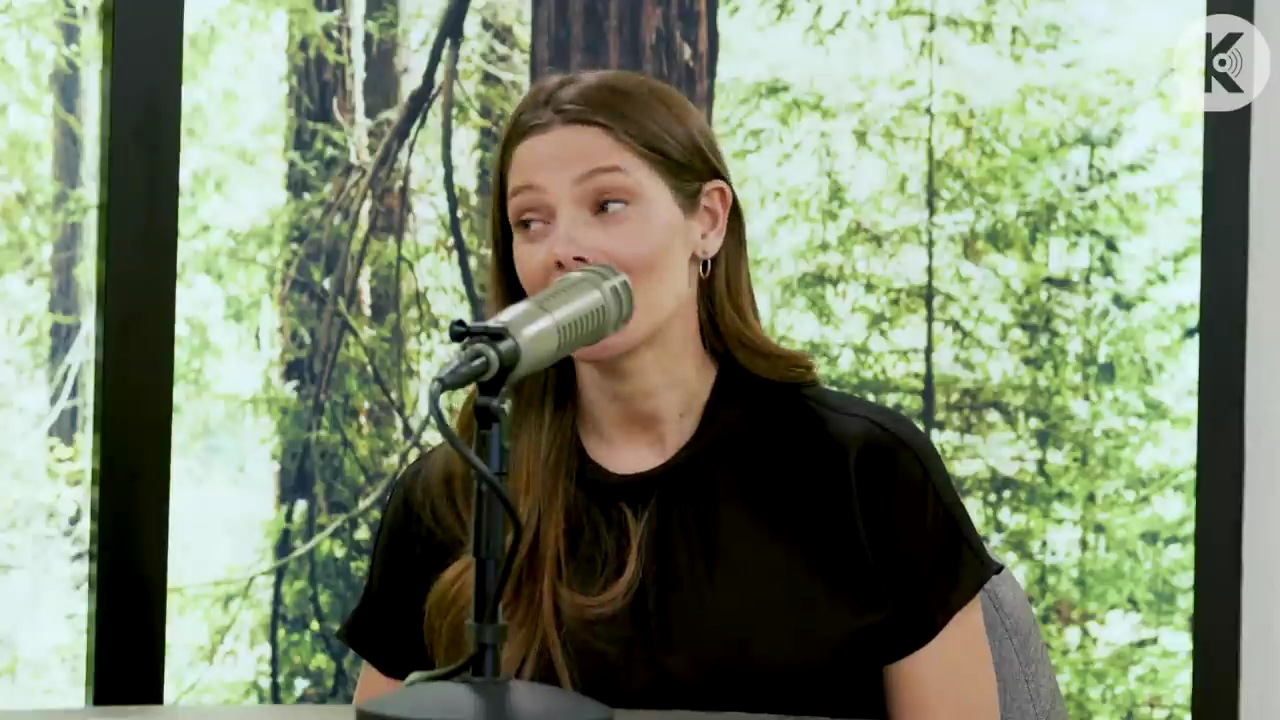 Ashley-Greene-dot-nl_TheTwilightEffect-BreakingDawnPart2-RewatchPart3of3-2010.jpg Ashley-Greene-dot-nl_TheTwilightEffect-BreakingDawnPart2-RewatchPart3of3-2010.jpg