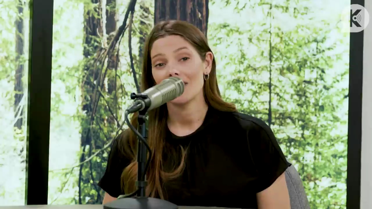 Ashley-Greene-dot-nl_TheTwilightEffect-BreakingDawnPart2-RewatchPart3of3-2013.jpg Ashley-Greene-dot-nl_TheTwilightEffect-BreakingDawnPart2-RewatchPart3of3-2013.jpg