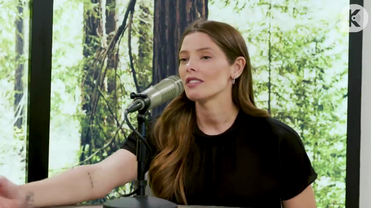 Ashley-Greene-dot-nl_TheTwilightEffect-BreakingDawnPart2-RewatchPart3of3-2017.jpg Ashley-Greene-dot-nl_TheTwilightEffect-BreakingDawnPart2-RewatchPart3of3-2017.jpg