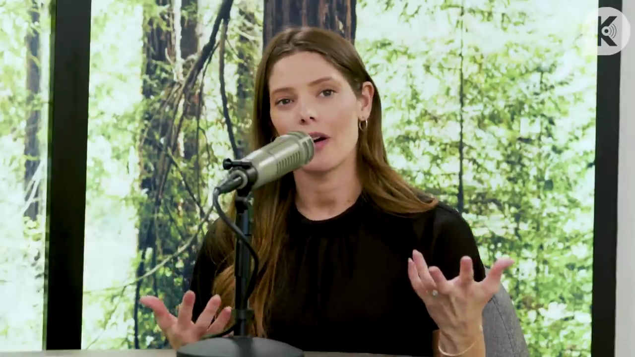Ashley-Greene-dot-nl_TheTwilightEffect-BreakingDawnPart2-RewatchPart3of3-2048.jpg