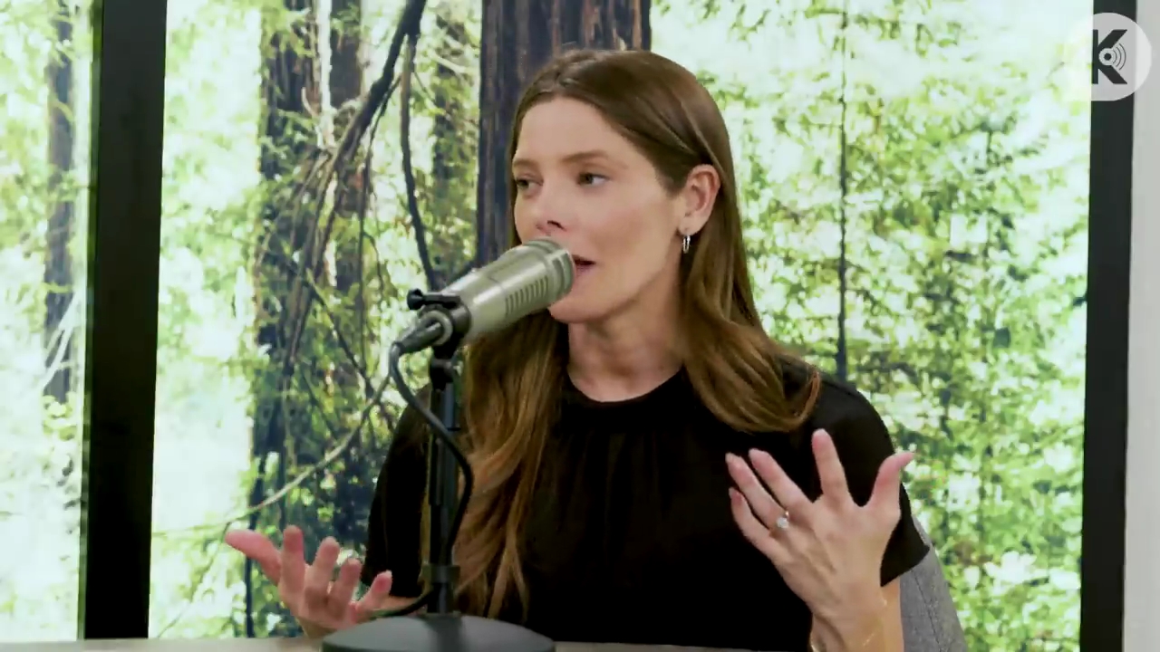 Ashley-Greene-dot-nl_TheTwilightEffect-BreakingDawnPart2-RewatchPart3of3-2050.jpg