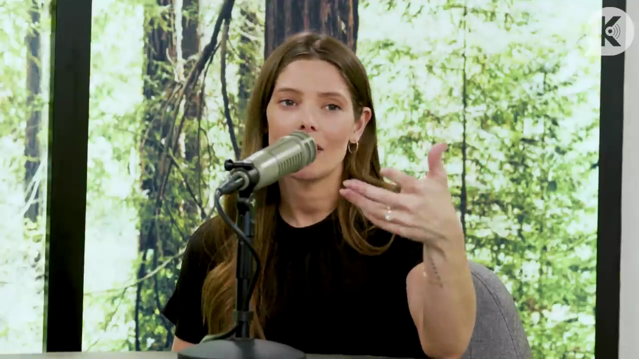 Ashley-Greene-dot-nl_TheTwilightEffect-BreakingDawnPart2-RewatchPart3of3-2070.jpg