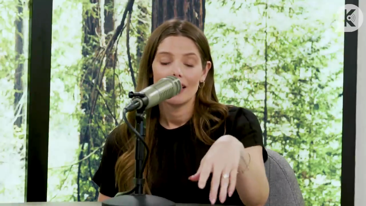 Ashley-Greene-dot-nl_TheTwilightEffect-BreakingDawnPart2-RewatchPart3of3-2071.jpg