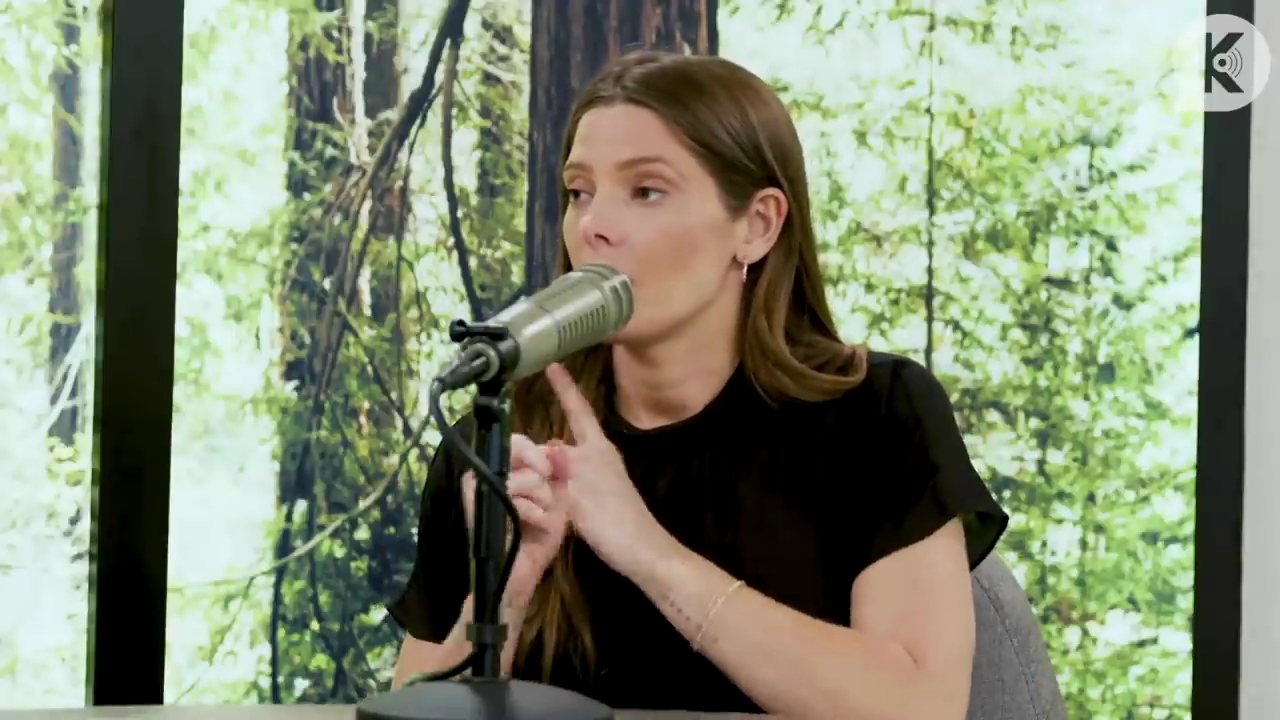 Ashley-Greene-dot-nl_TheTwilightEffect-BreakingDawnPart2-RewatchPart3of3-2170.jpg