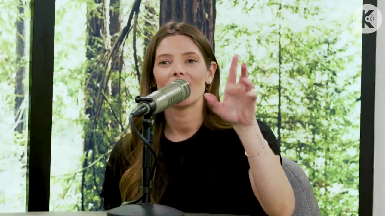 Ashley-Greene-dot-nl_TheTwilightEffect-BreakingDawnPart2-RewatchPart3of3-2217.jpg