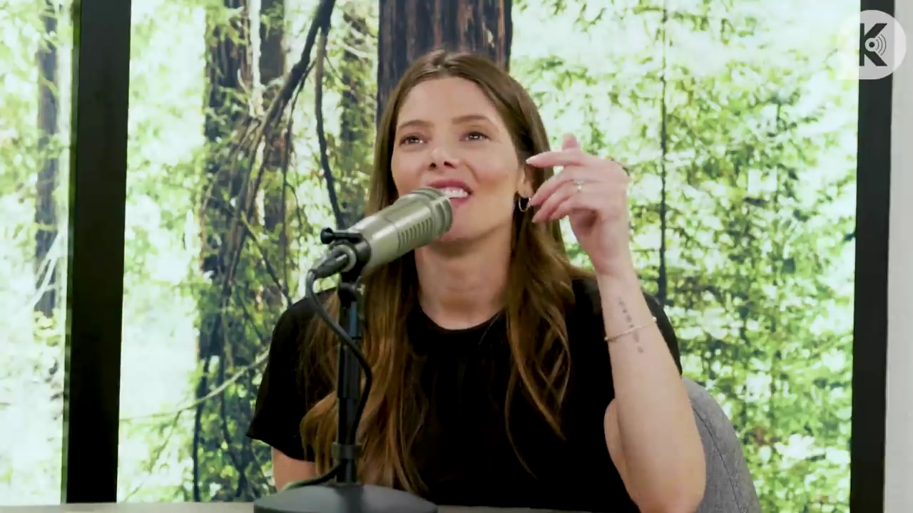 Ashley-Greene-dot-nl_TheTwilightEffect-BreakingDawnPart2-RewatchPart3of3-2517.jpg