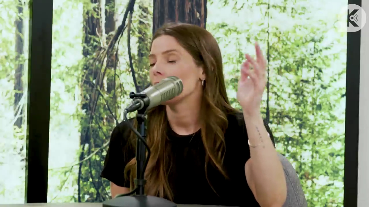 Ashley-Greene-dot-nl_TheTwilightEffect-BreakingDawnPart2-RewatchPart3of3-2525.jpg Ashley-Greene-dot-nl_TheTwilightEffect-BreakingDawnPart2-RewatchPart3of3-2525.jpg