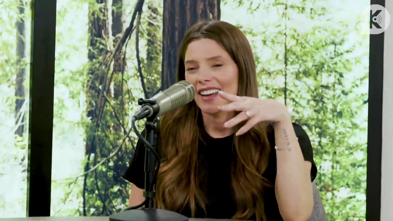 Ashley-Greene-dot-nl_TheTwilightEffect-BreakingDawnPart2-RewatchPart3of3-2622.jpg Ashley-Greene-dot-nl_TheTwilightEffect-BreakingDawnPart2-RewatchPart3of3-2622.jpg