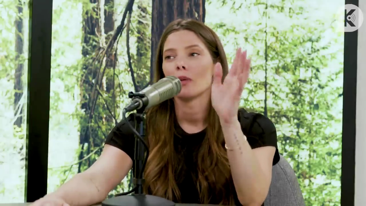 Ashley-Greene-dot-nl_TheTwilightEffect-BreakingDawnPart2-RewatchPart3of3-2815.jpg