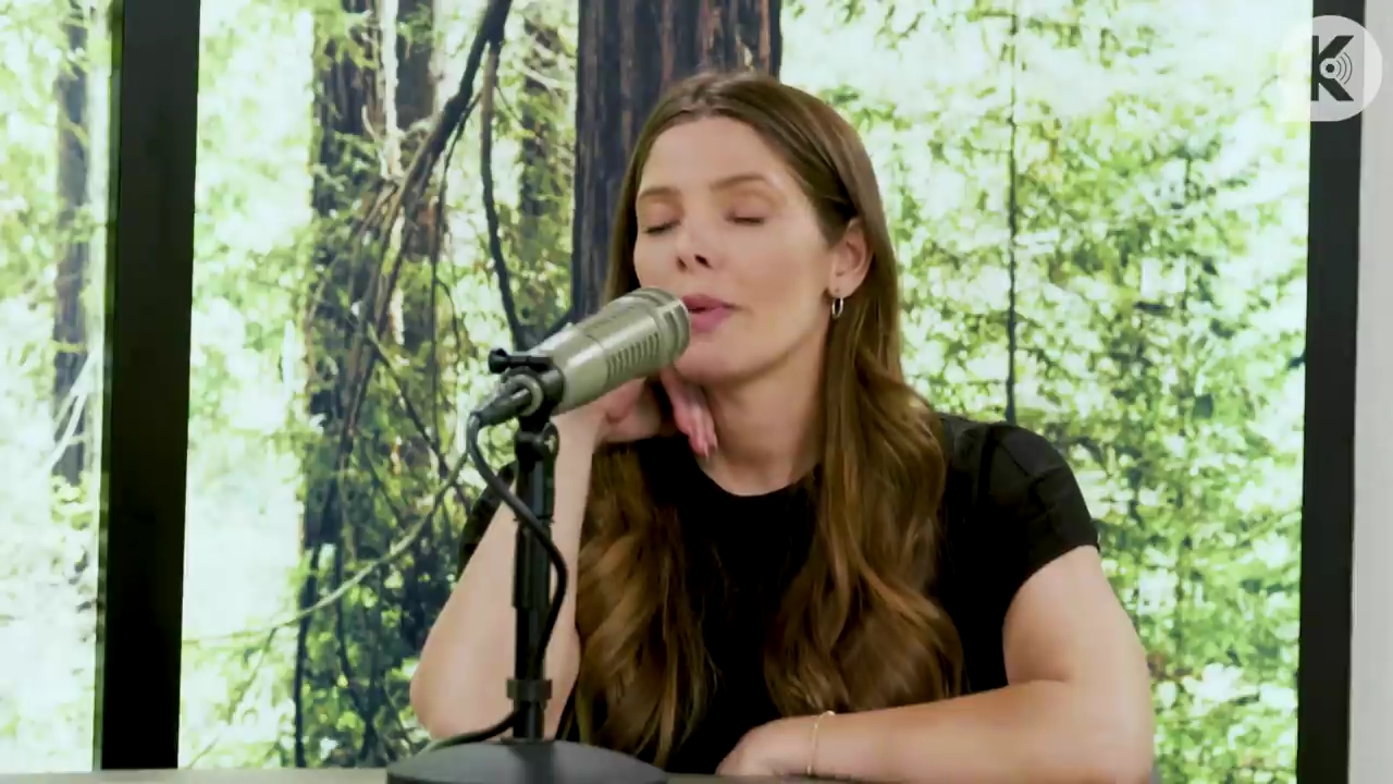 Ashley-Greene-dot-nl_TheTwilightEffect-BreakingDawnPart2-RewatchPart3of3-2966.jpg