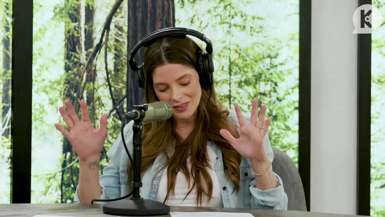 Ashley-Greene-dot-nl_TheTwilightEffect-BreakingDawnPart2-RewatchPart3of3-4243.jpg