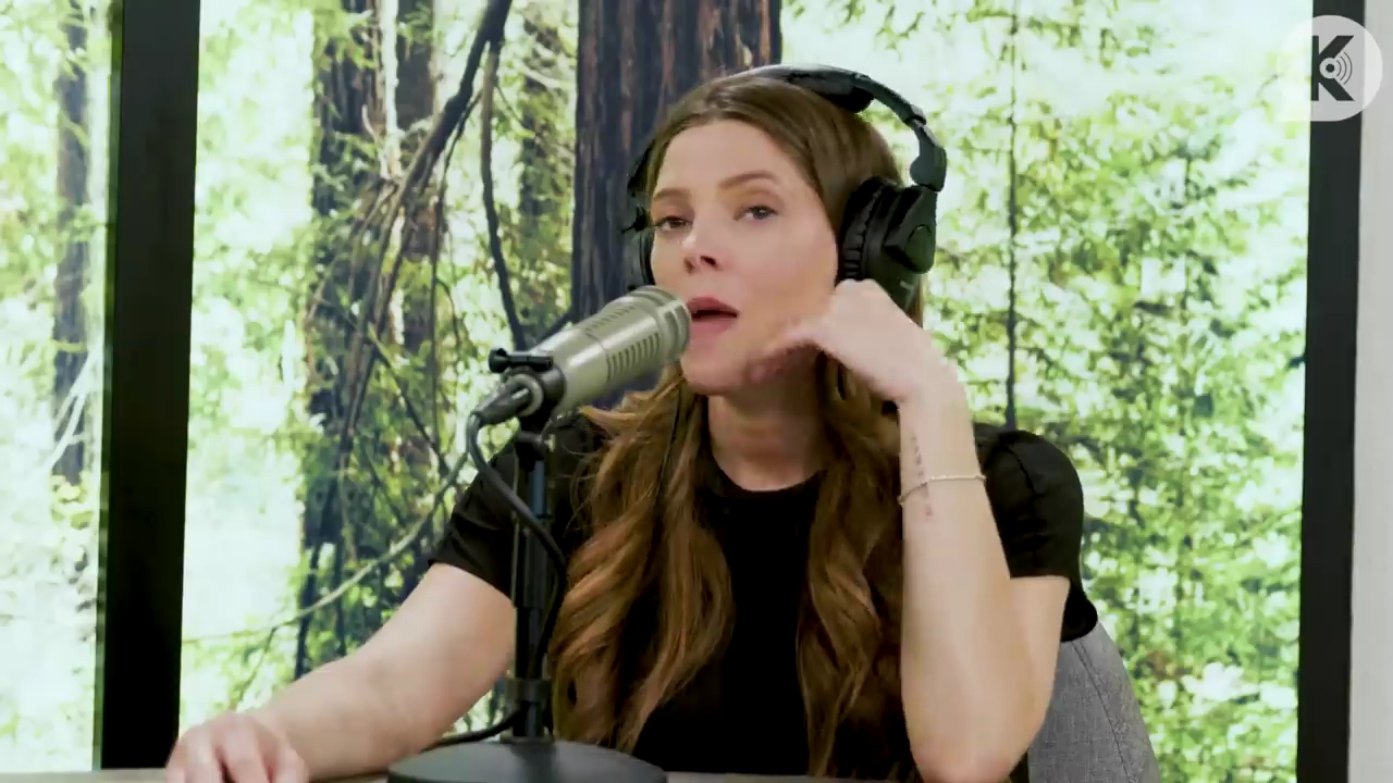 Ashley-Greene-dot-nl_TheTwilightEffect-BreakingDawnPart2-RewatchPart3of3-4694.jpg
