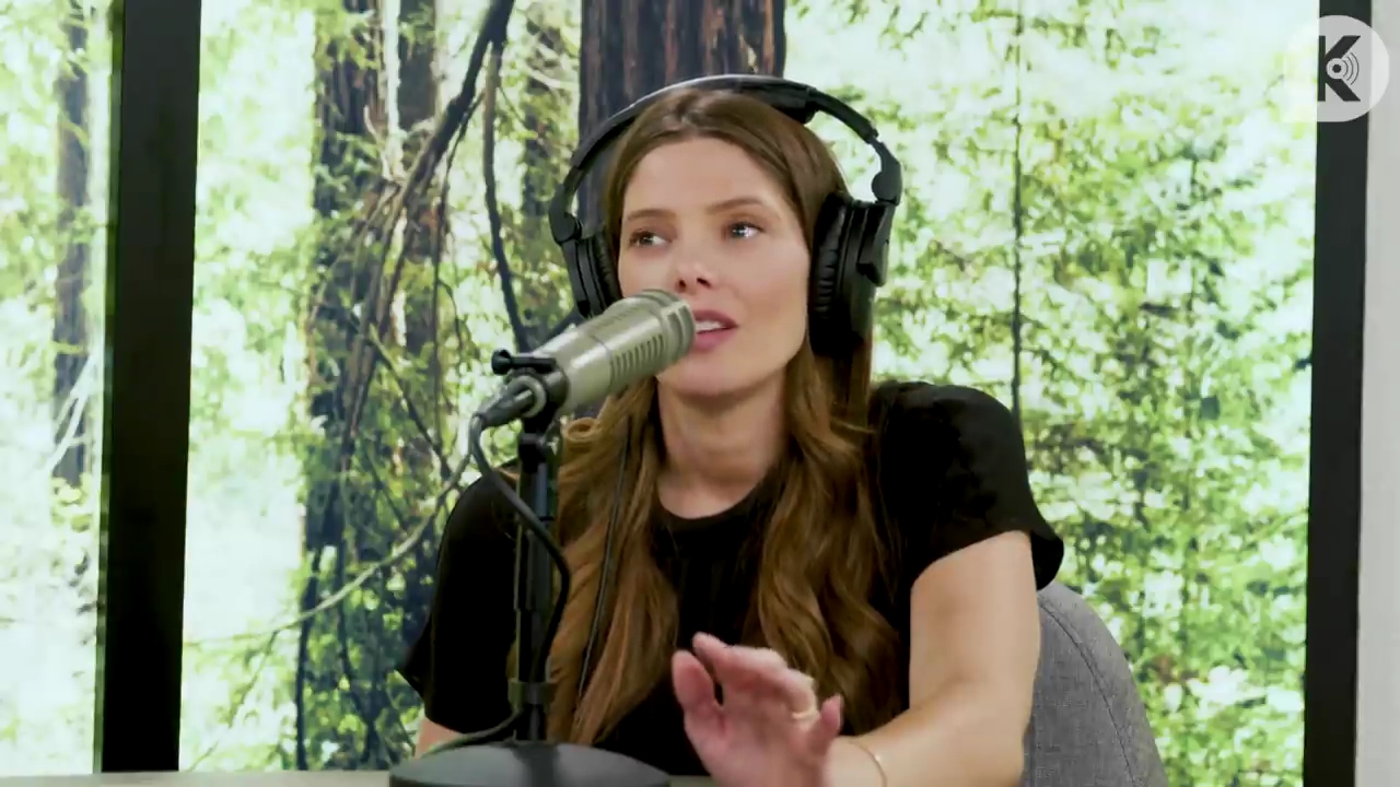 Ashley-Greene-dot-nl_TheTwilightEffect-BreakingDawnPart2-RewatchPart3of3-4828.jpg
