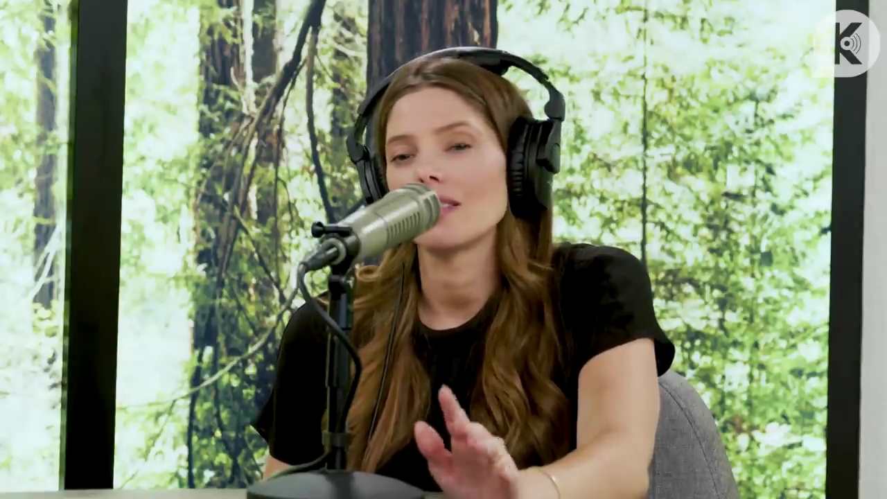 Ashley-Greene-dot-nl_TheTwilightEffect-BreakingDawnPart2-RewatchPart3of3-4830.jpg