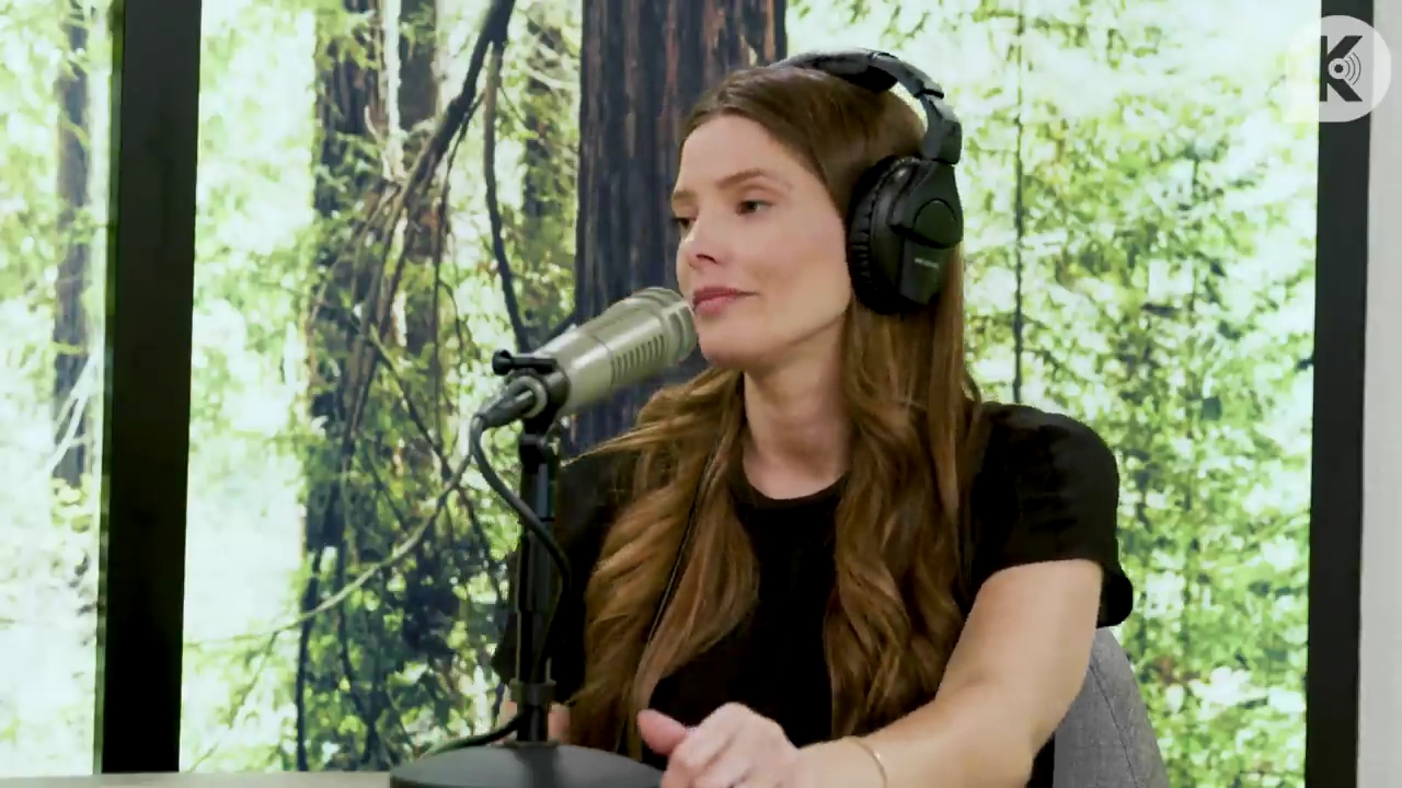 Ashley-Greene-dot-nl_TheTwilightEffect-BreakingDawnPart2-RewatchPart3of3-4831.jpg