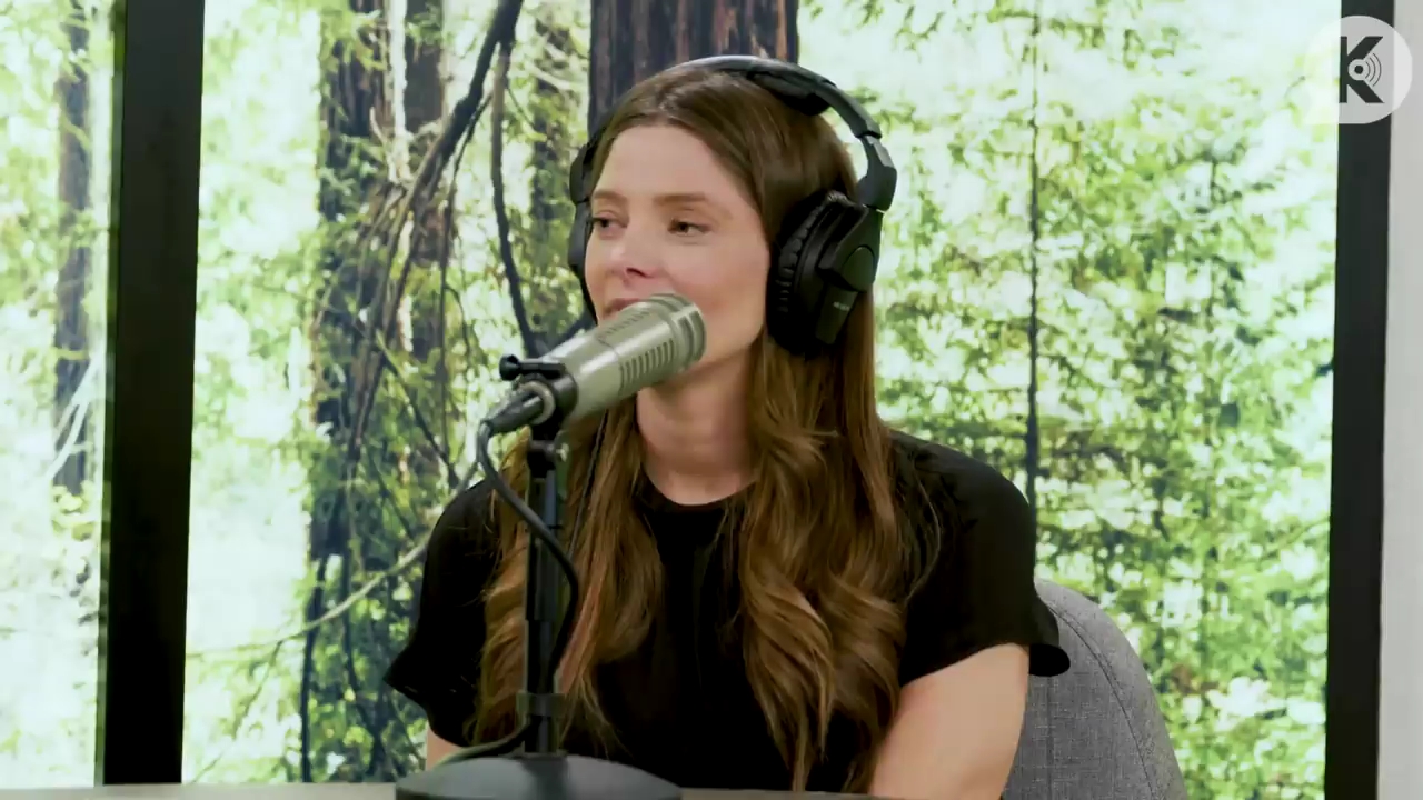 Ashley-Greene-dot-nl_TheTwilightEffect-BreakingDawnPart2-RewatchPart3of3-4920.jpg