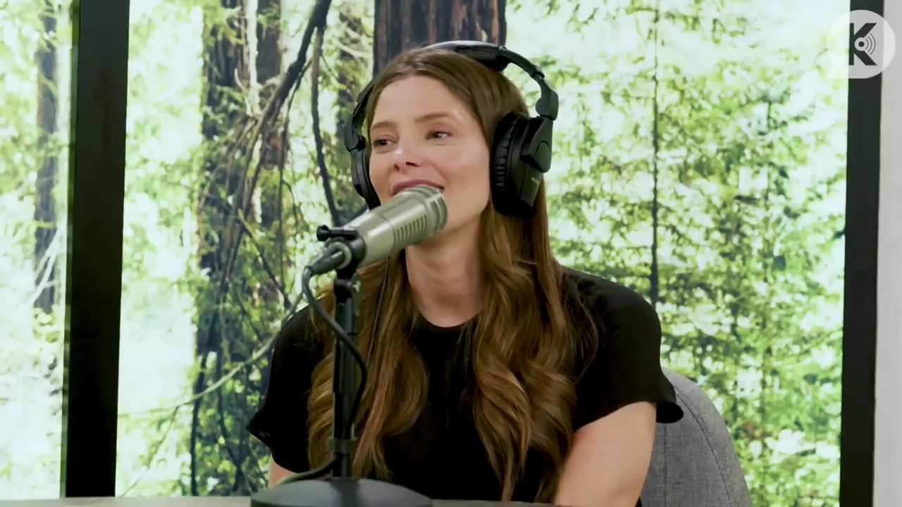 Ashley-Greene-dot-nl_TheTwilightEffect-BreakingDawnPart2-RewatchPart3of3-4923.jpg