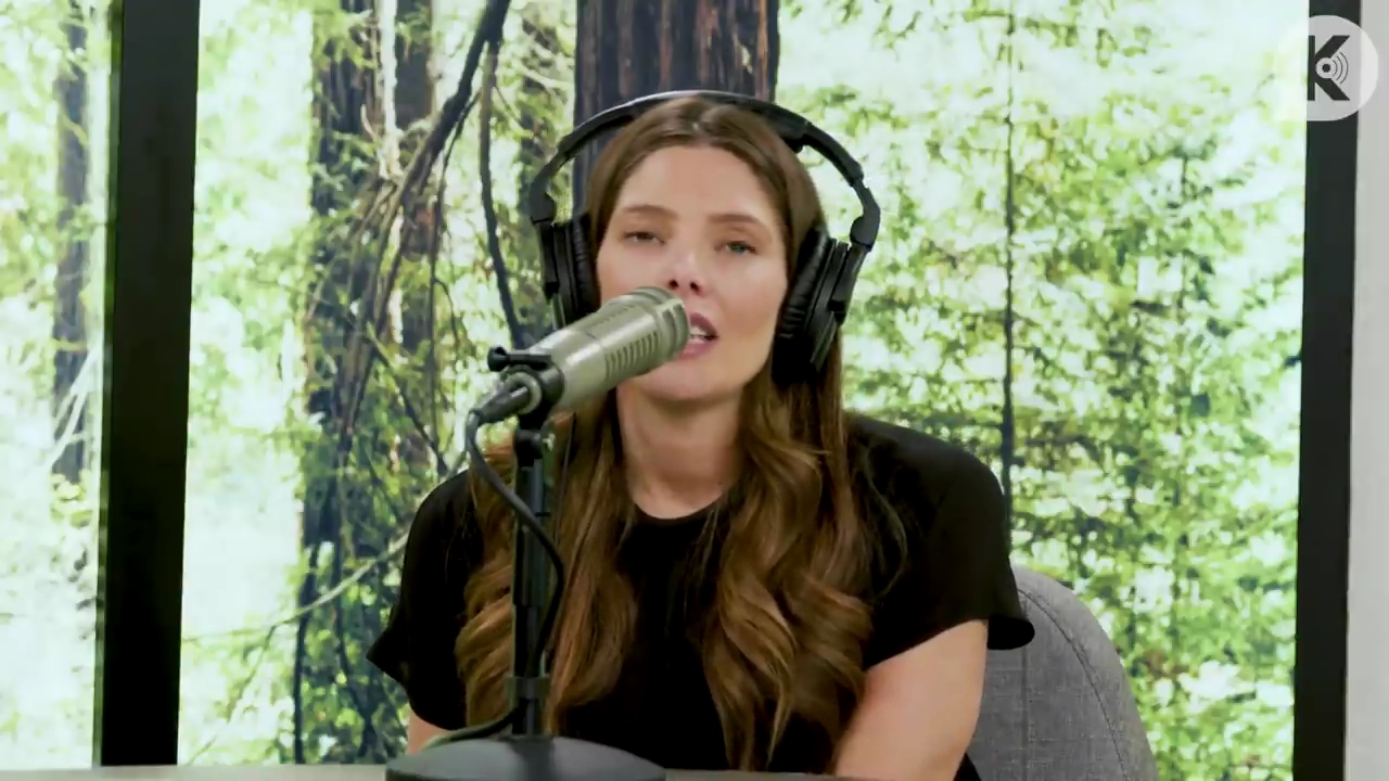 Ashley-Greene-dot-nl_TheTwilightEffect-BreakingDawnPart2-RewatchPart3of3-4929.jpg