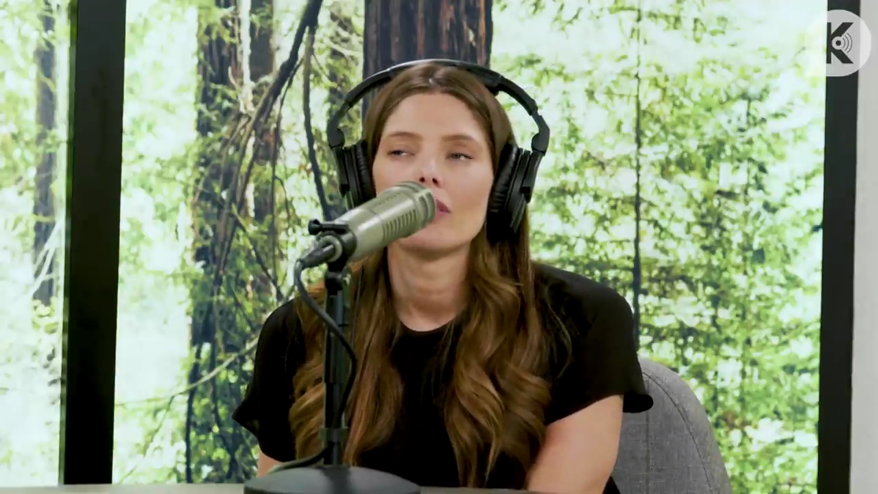 Ashley-Greene-dot-nl_TheTwilightEffect-BreakingDawnPart2-RewatchPart3of3-4932.jpg