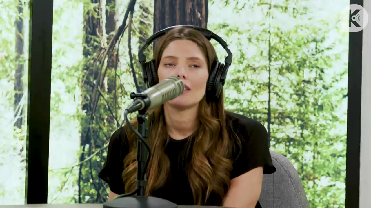 Ashley-Greene-dot-nl_TheTwilightEffect-BreakingDawnPart2-RewatchPart3of3-4935.jpg