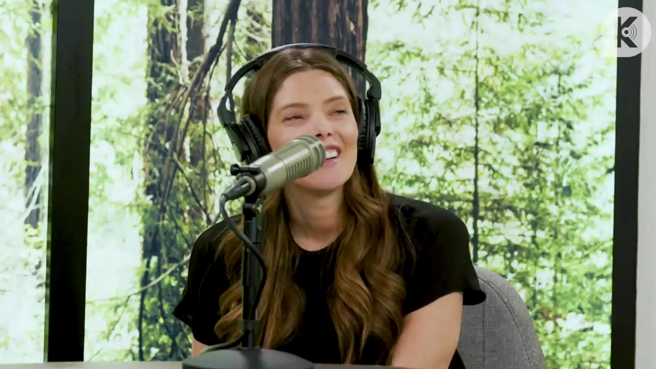 Ashley-Greene-dot-nl_TheTwilightEffect-BreakingDawnPart2-RewatchPart3of3-4940.jpg