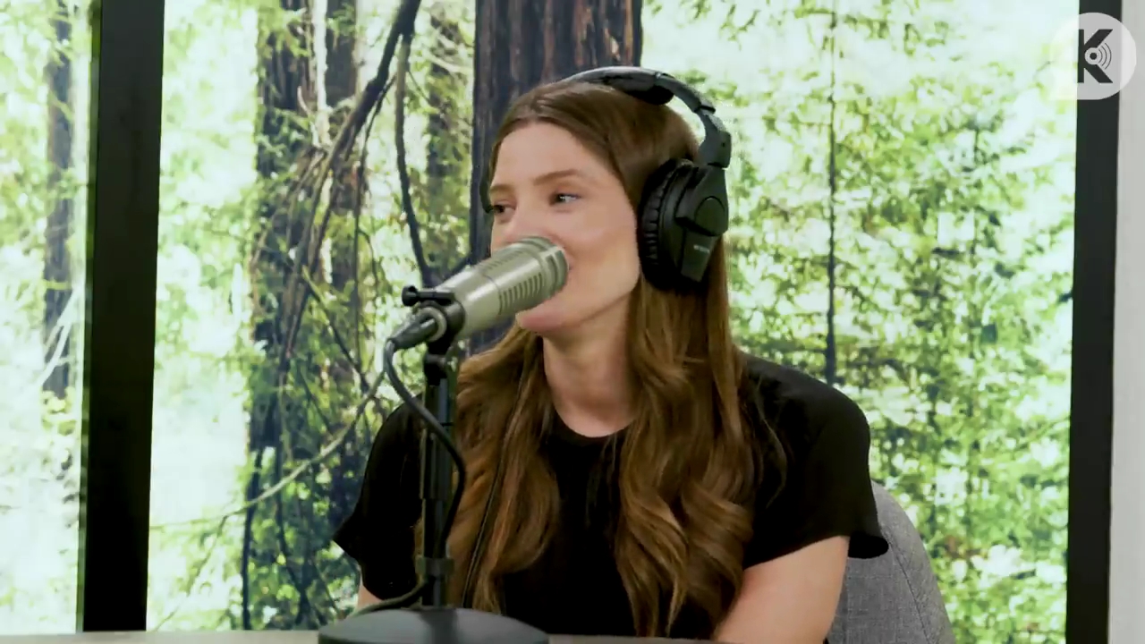Ashley-Greene-dot-nl_TheTwilightEffect-BreakingDawnPart2-RewatchPart3of3-4942.jpg