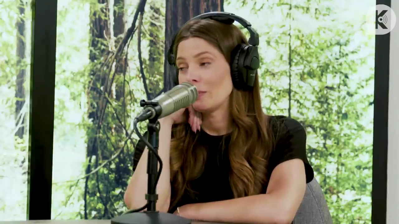 Ashley-Greene-dot-nl_TheTwilightEffect-BreakingDawnPart2-RewatchPart3of3-4950.jpg