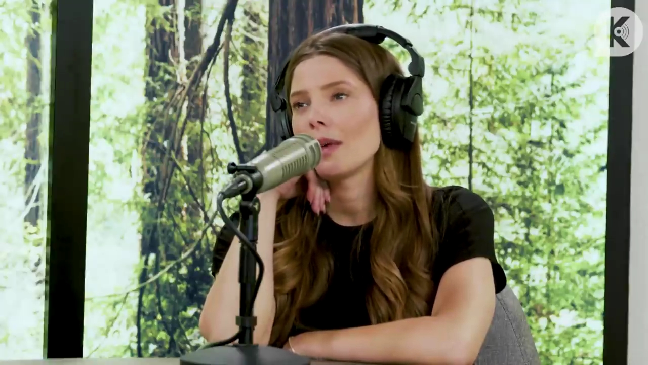 Ashley-Greene-dot-nl_TheTwilightEffect-BreakingDawnPart2-RewatchPart3of3-4974.jpg