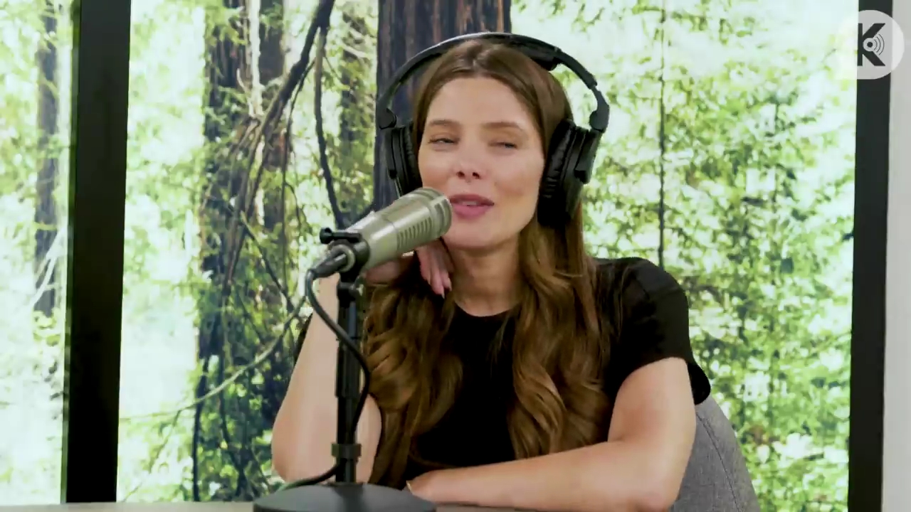 Ashley-Greene-dot-nl_TheTwilightEffect-BreakingDawnPart2-RewatchPart3of3-4983.jpg