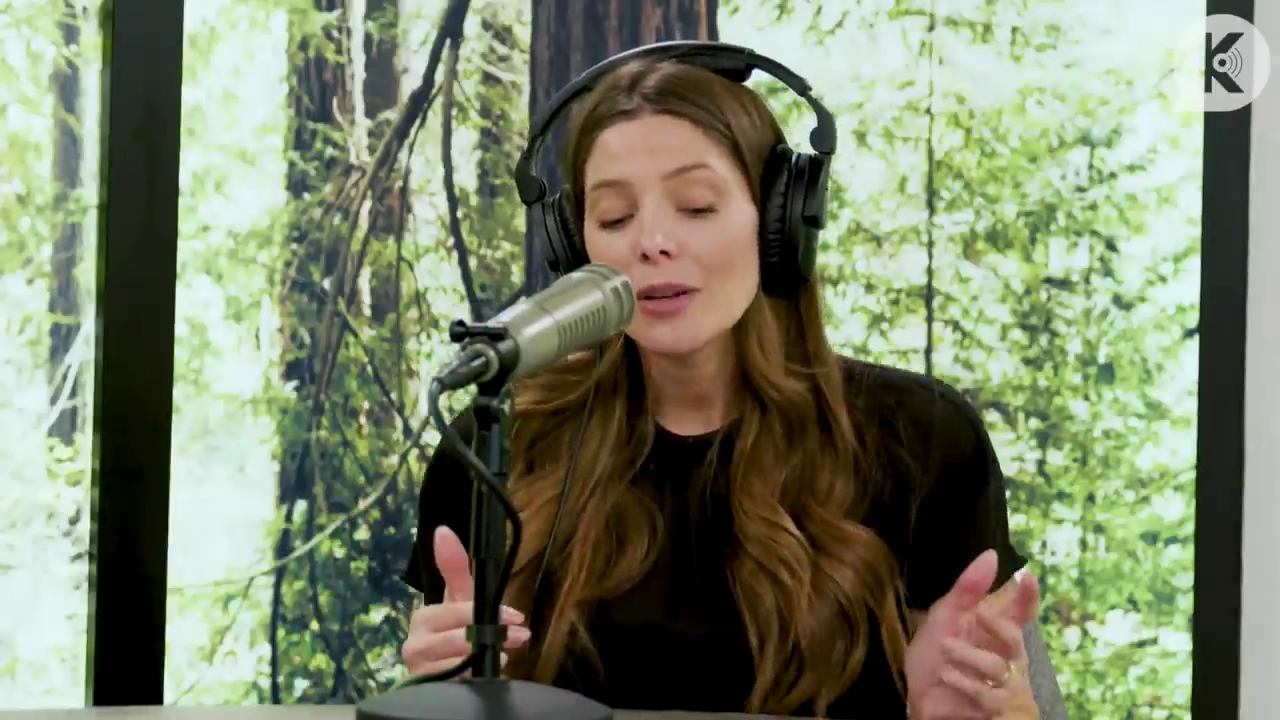 Ashley-Greene-dot-nl_TheTwilightEffect-BreakingDawnPart2-RewatchPart3of3-4985.jpg