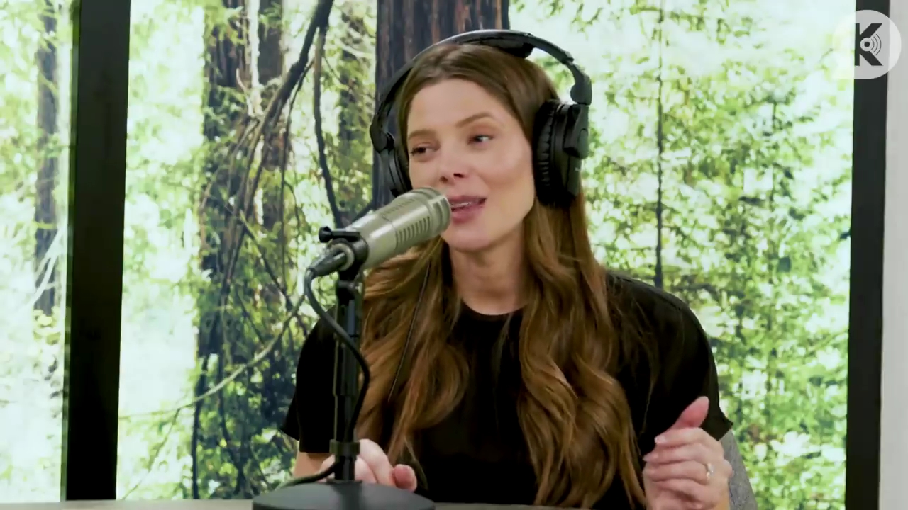 Ashley-Greene-dot-nl_TheTwilightEffect-BreakingDawnPart2-RewatchPart3of3-4995.jpg