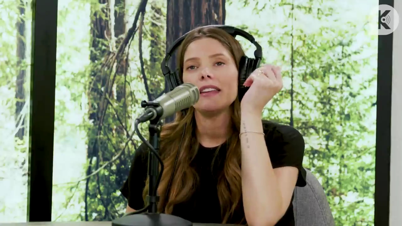 Ashley-Greene-dot-nl_TheTwilightEffect-BreakingDawnPart2-RewatchPart3of3-5012.jpg