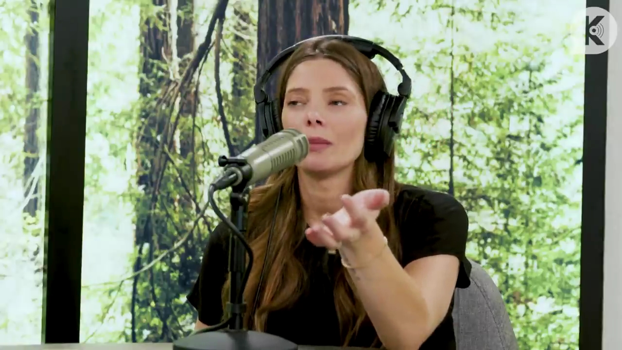 Ashley-Greene-dot-nl_TheTwilightEffect-BreakingDawnPart2-RewatchPart3of3-5014.jpg