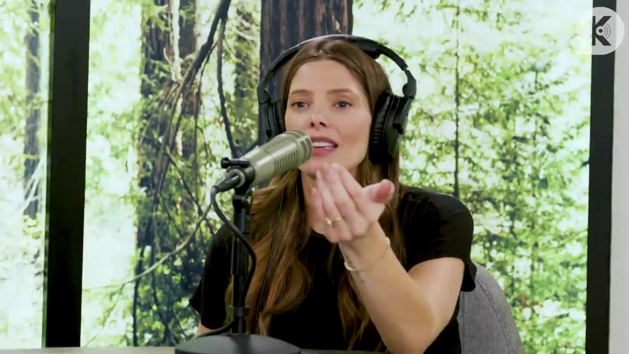 Ashley-Greene-dot-nl_TheTwilightEffect-BreakingDawnPart2-RewatchPart3of3-5015.jpg