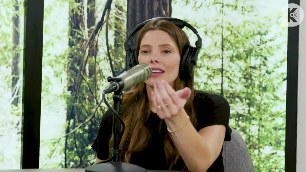 Ashley-Greene-dot-nl_TheTwilightEffect-BreakingDawnPart2-RewatchPart3of3-5016.jpg