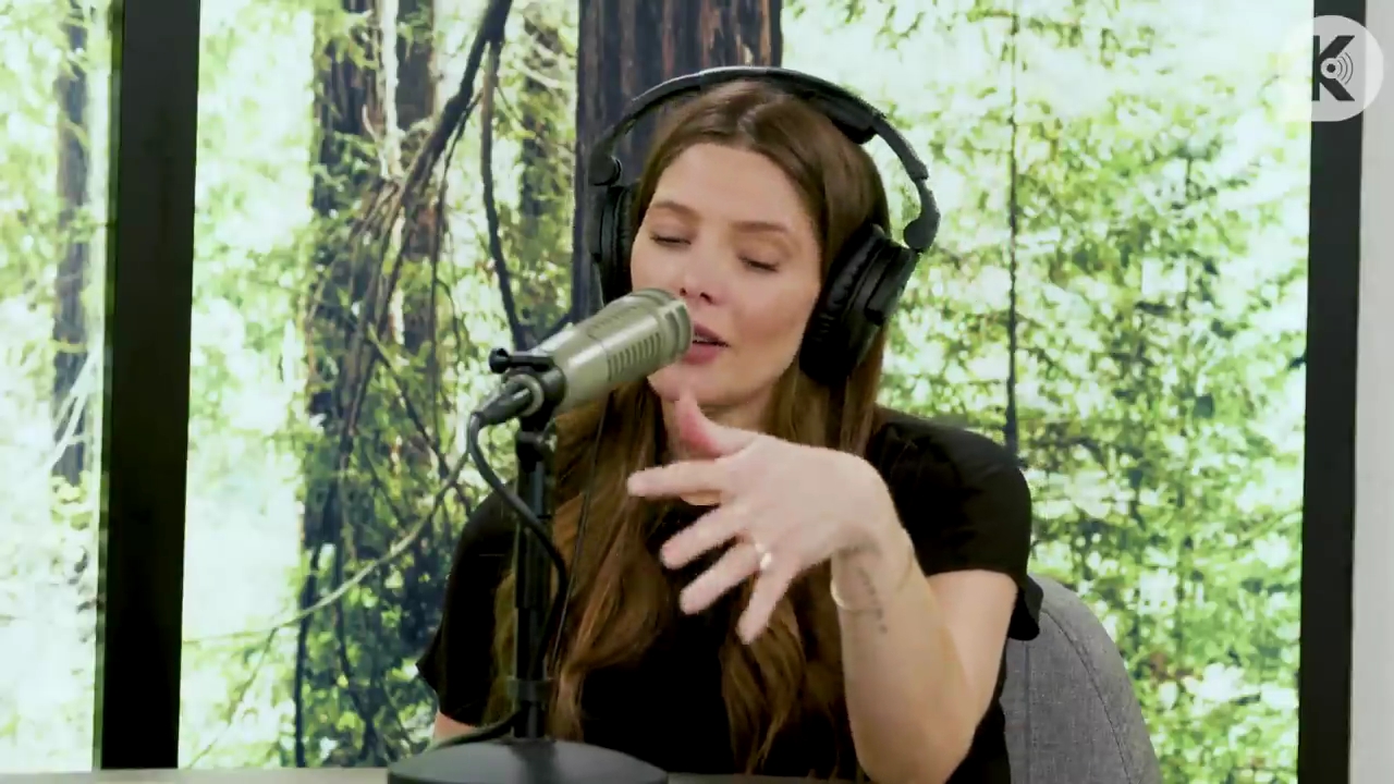 Ashley-Greene-dot-nl_TheTwilightEffect-BreakingDawnPart2-RewatchPart3of3-5017.jpg
