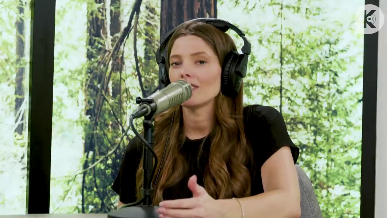 Ashley-Greene-dot-nl_TheTwilightEffect-BreakingDawnPart2-RewatchPart3of3-5025.jpg