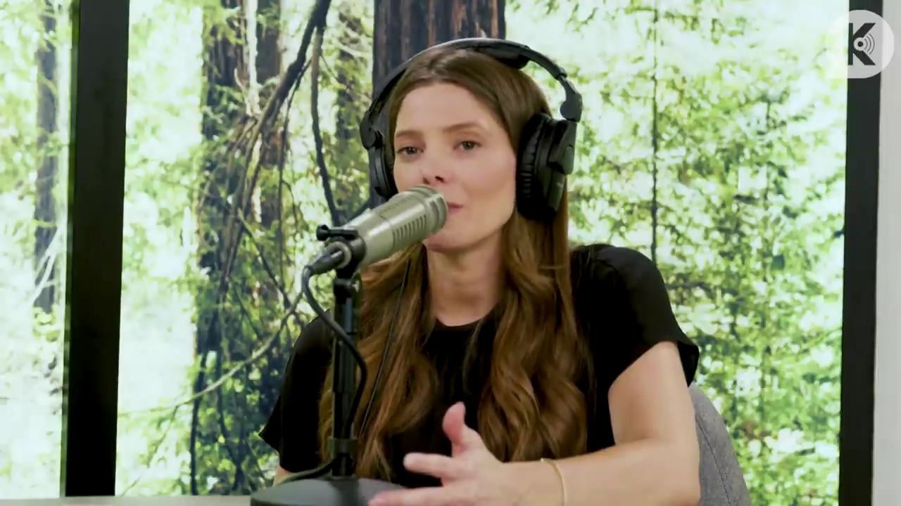 Ashley-Greene-dot-nl_TheTwilightEffect-BreakingDawnPart2-RewatchPart3of3-5030.jpg