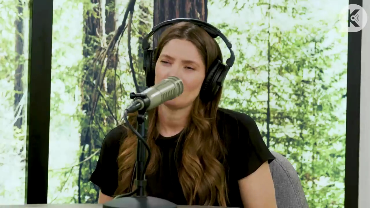 Ashley-Greene-dot-nl_TheTwilightEffect-BreakingDawnPart2-RewatchPart3of3-5068.jpg