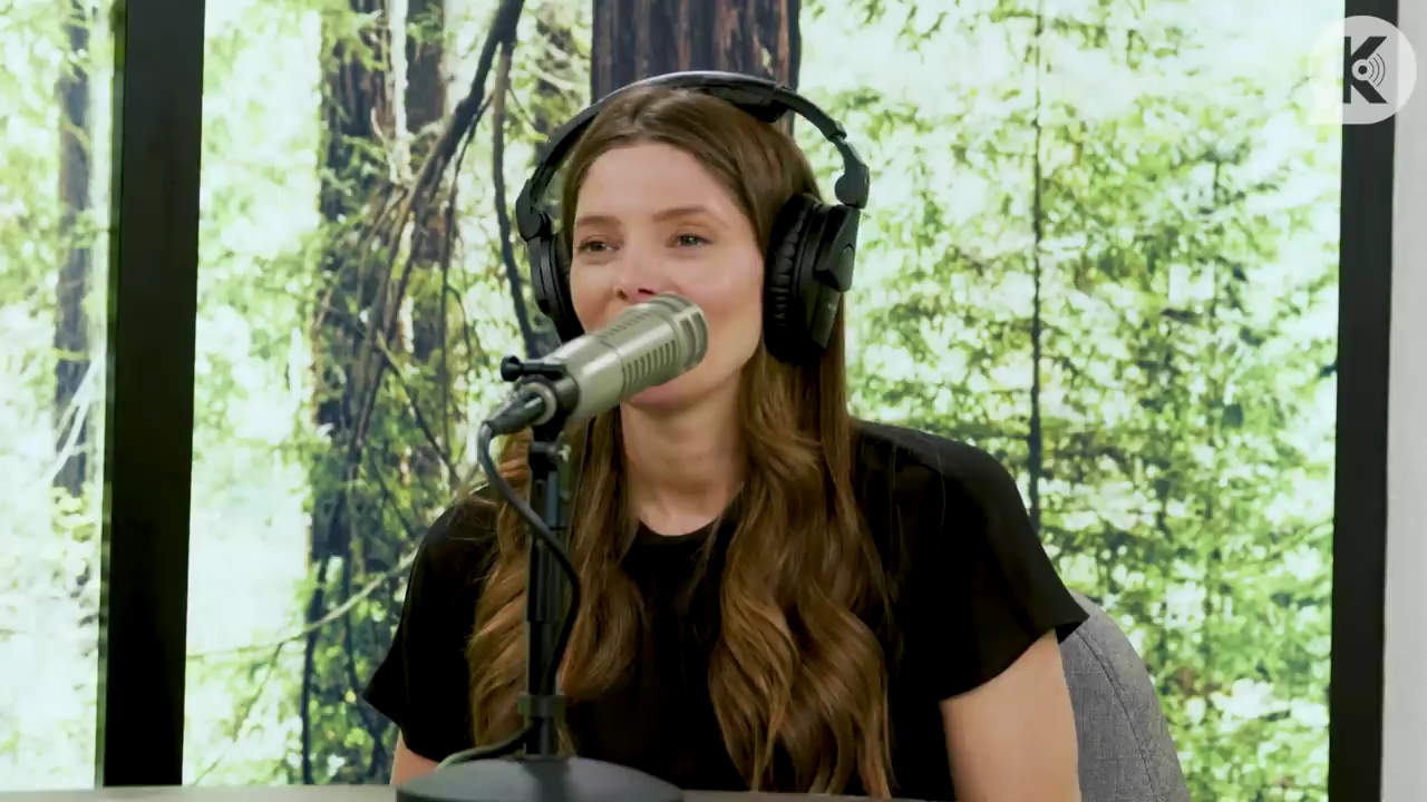 Ashley-Greene-dot-nl_TheTwilightEffect-BreakingDawnPart2-RewatchPart3of3-5074.jpg