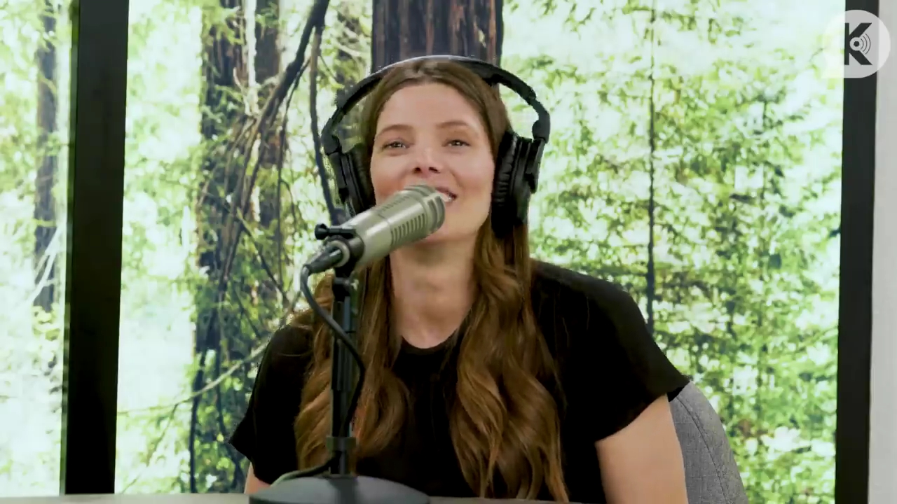 Ashley-Greene-dot-nl_TheTwilightEffect-BreakingDawnPart2-RewatchPart3of3-5075.jpg