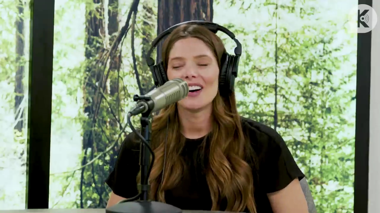 Ashley-Greene-dot-nl_TheTwilightEffect-BreakingDawnPart2-RewatchPart3of3-5085.jpg