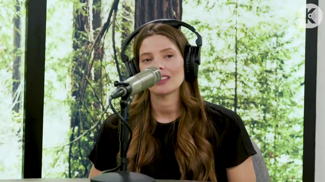 Ashley-Greene-dot-nl_TheTwilightEffect-BreakingDawnPart2-RewatchPart3of3-5093.jpg