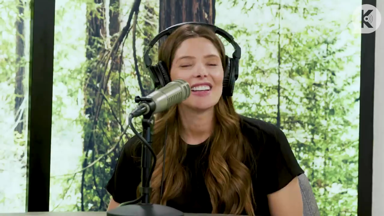 Ashley-Greene-dot-nl_TheTwilightEffect-BreakingDawnPart2-RewatchPart3of3-5104.jpg