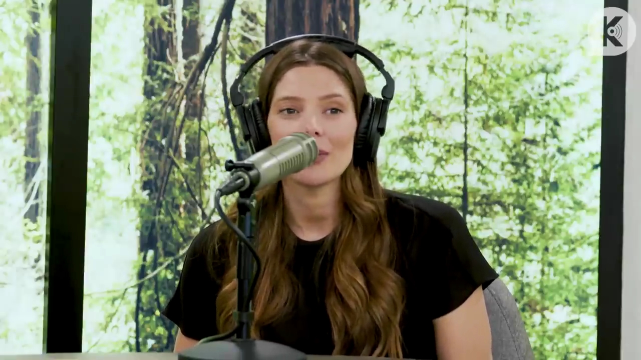 Ashley-Greene-dot-nl_TheTwilightEffect-BreakingDawnPart2-RewatchPart3of3-5135.jpg