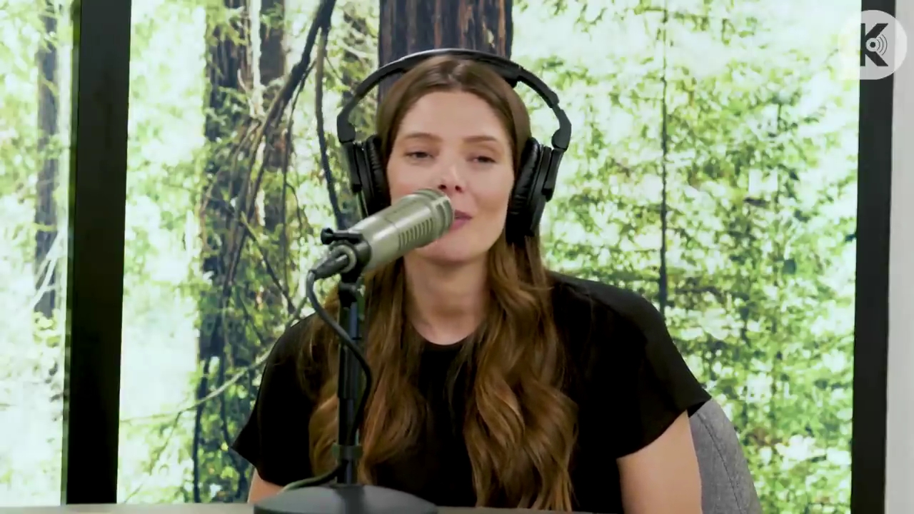 Ashley-Greene-dot-nl_TheTwilightEffect-BreakingDawnPart2-RewatchPart3of3-5136.jpg